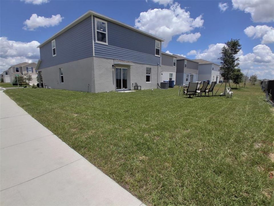 For Sale: $329,990 (6 beds, 3 baths, 2463 Square Feet)