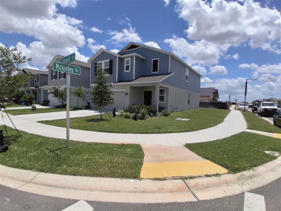 For Sale: $329,990 (6 beds, 3 baths, 2463 Square Feet)