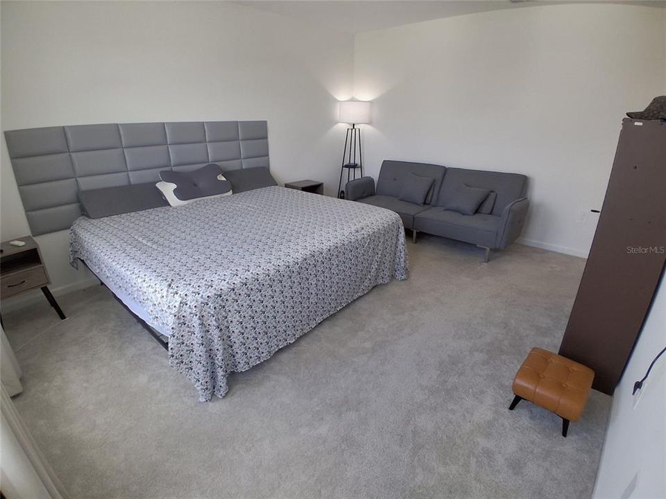 For Sale: $329,990 (6 beds, 3 baths, 2463 Square Feet)
