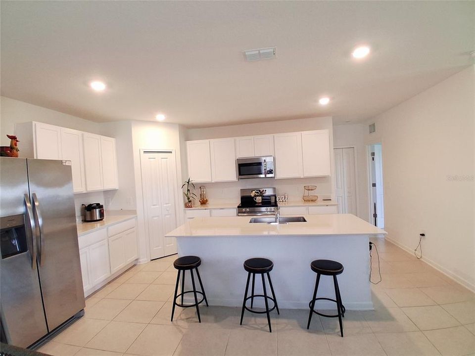 For Sale: $329,990 (6 beds, 3 baths, 2463 Square Feet)