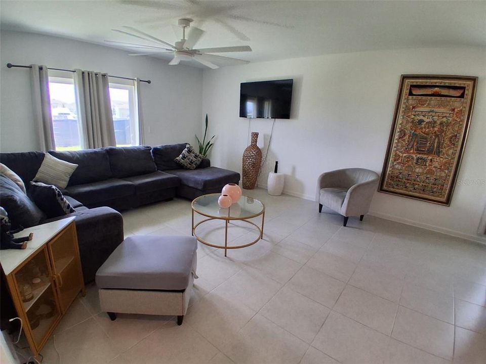 For Sale: $329,990 (6 beds, 3 baths, 2463 Square Feet)