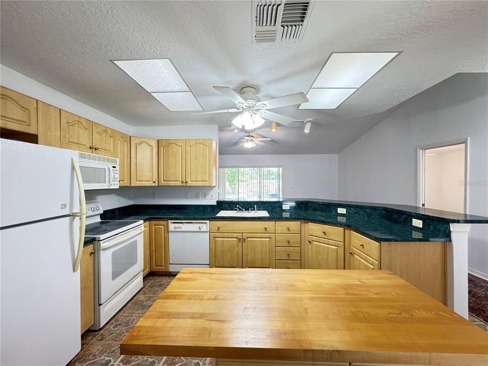 For Rent: $2,255 (3 beds, 2 baths, 1393 Square Feet)