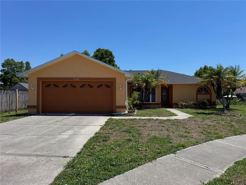 For Rent: $2,255 (3 beds, 2 baths, 1393 Square Feet)