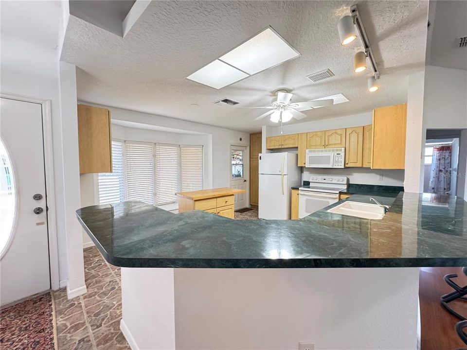 For Rent: $2,255 (3 beds, 2 baths, 1393 Square Feet)