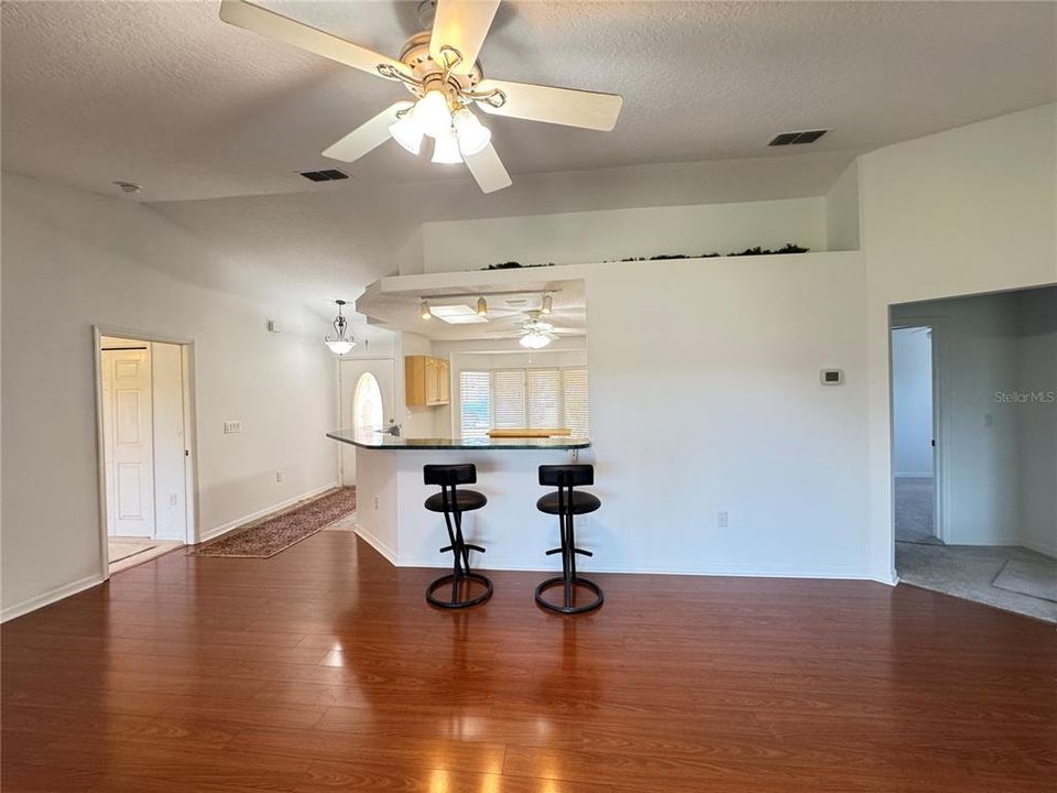 For Rent: $2,255 (3 beds, 2 baths, 1393 Square Feet)