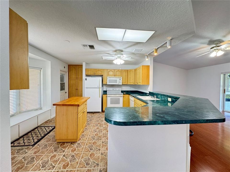 For Rent: $2,255 (3 beds, 2 baths, 1393 Square Feet)