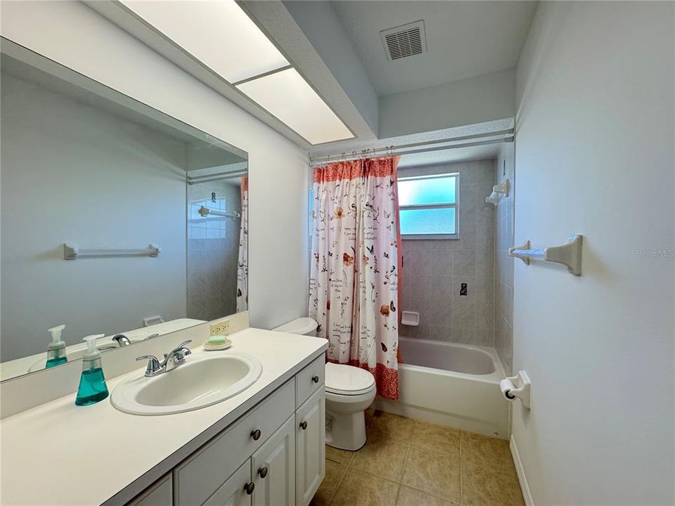 For Rent: $2,255 (3 beds, 2 baths, 1393 Square Feet)