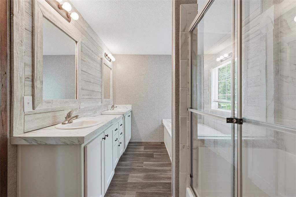 For Sale: $310,000 (5 beds, 3 baths, 2280 Square Feet)