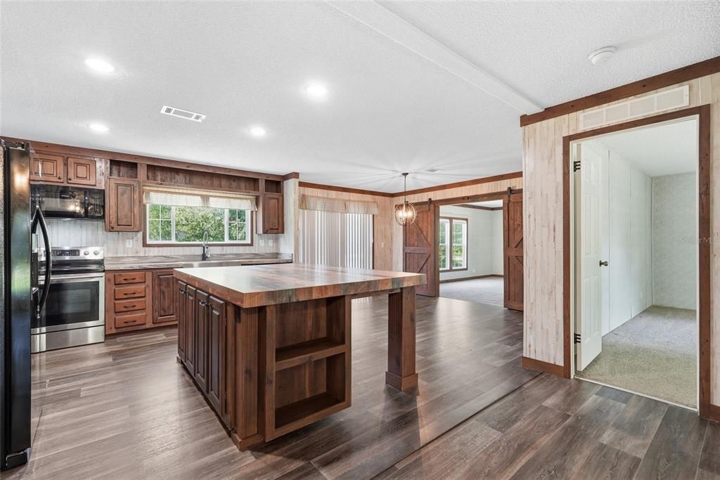 For Sale: $310,000 (5 beds, 3 baths, 2280 Square Feet)