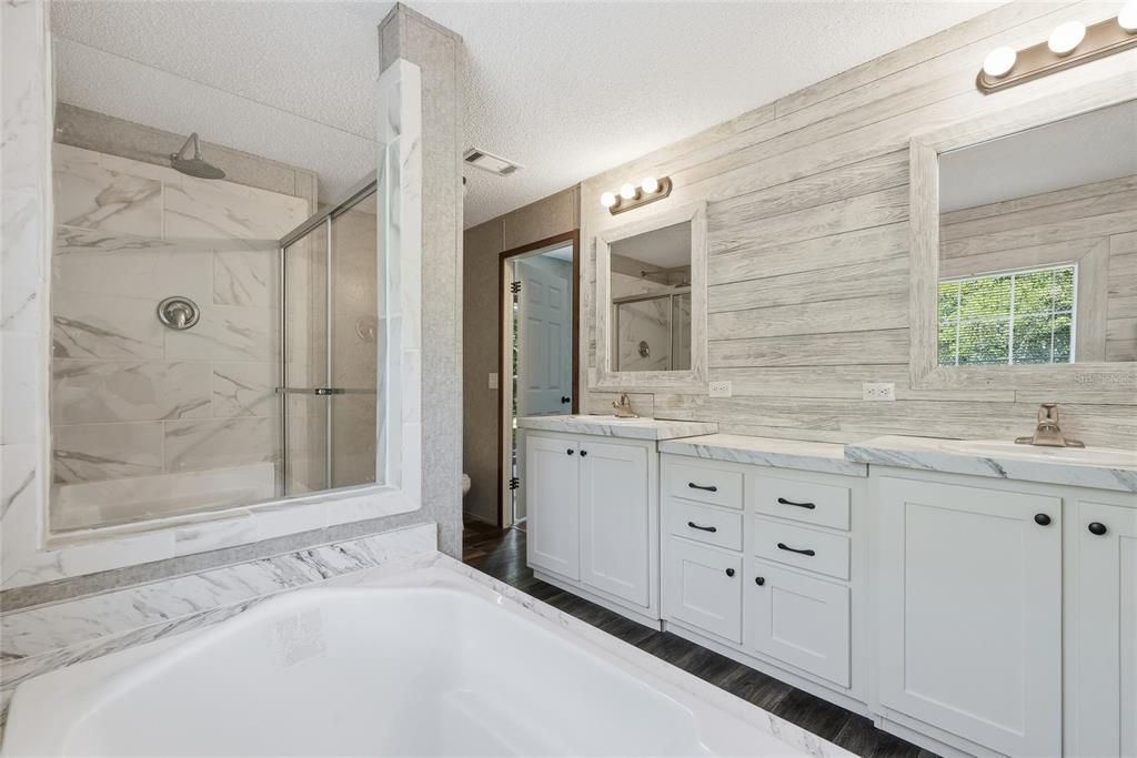 For Sale: $310,000 (5 beds, 3 baths, 2280 Square Feet)