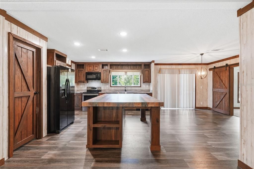 For Sale: $310,000 (5 beds, 3 baths, 2280 Square Feet)