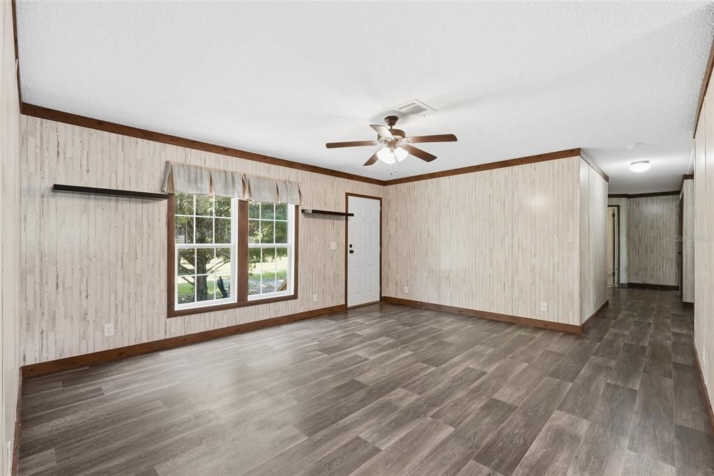 For Sale: $310,000 (5 beds, 3 baths, 2280 Square Feet)