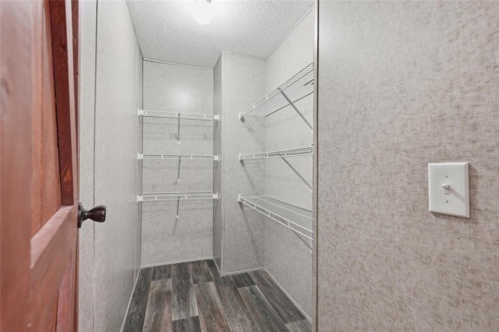 For Sale: $310,000 (5 beds, 3 baths, 2280 Square Feet)