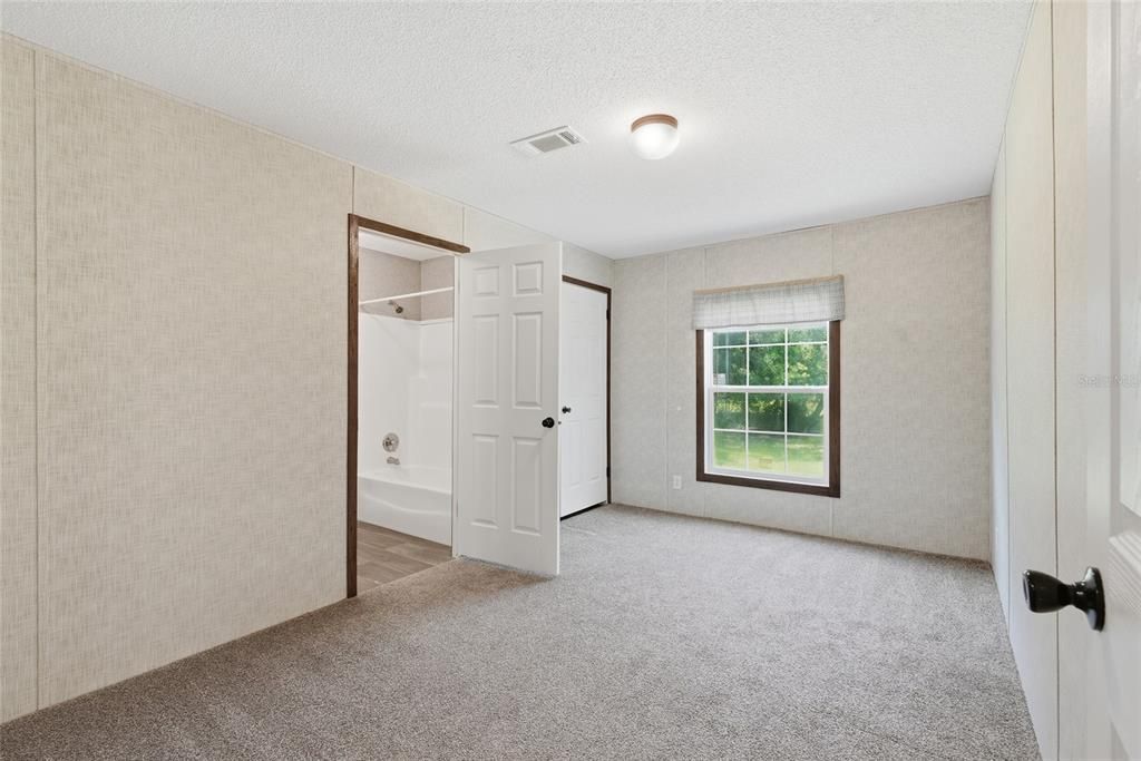 For Sale: $310,000 (5 beds, 3 baths, 2280 Square Feet)