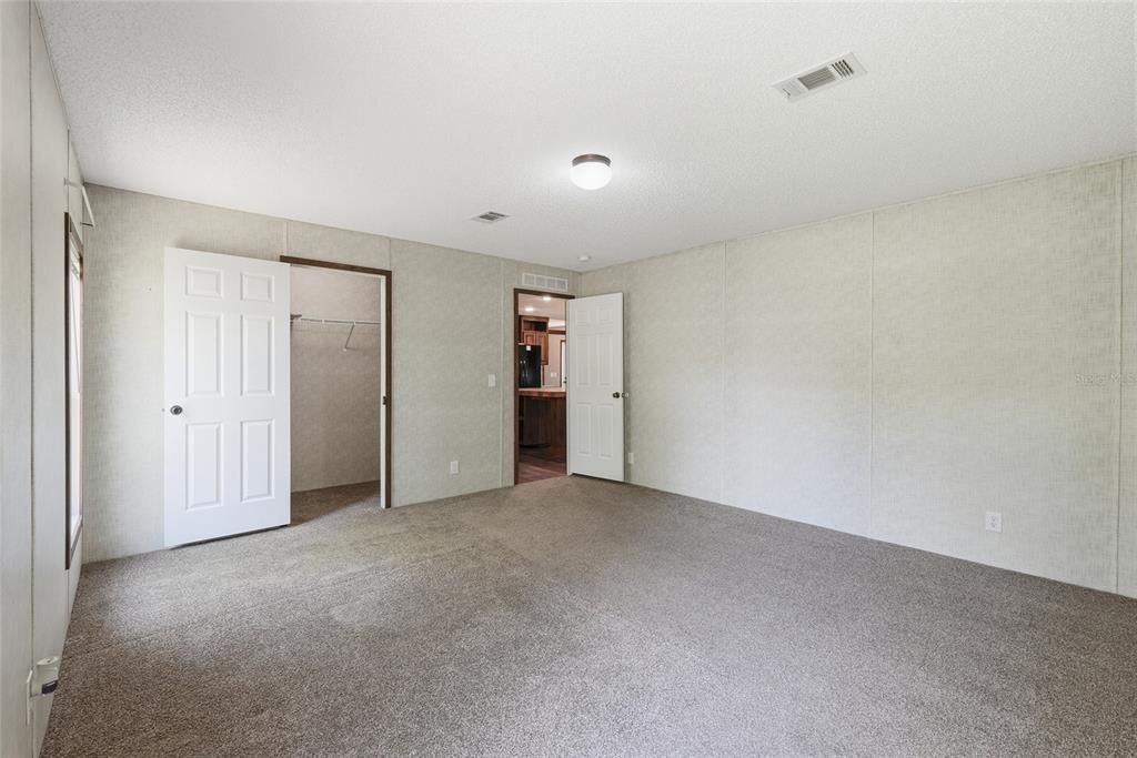 For Sale: $310,000 (5 beds, 3 baths, 2280 Square Feet)