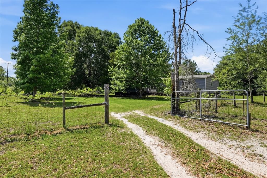 For Sale: $310,000 (5 beds, 3 baths, 2280 Square Feet)