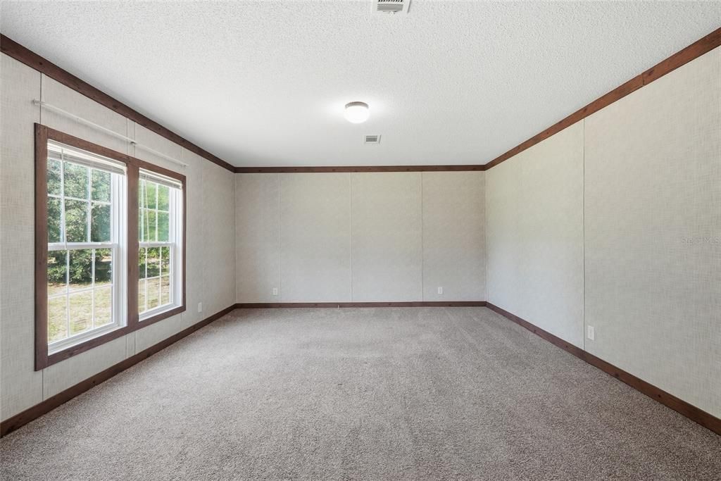 For Sale: $310,000 (5 beds, 3 baths, 2280 Square Feet)