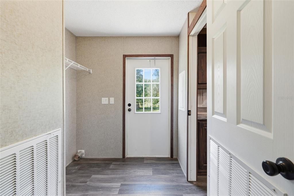 For Sale: $310,000 (5 beds, 3 baths, 2280 Square Feet)