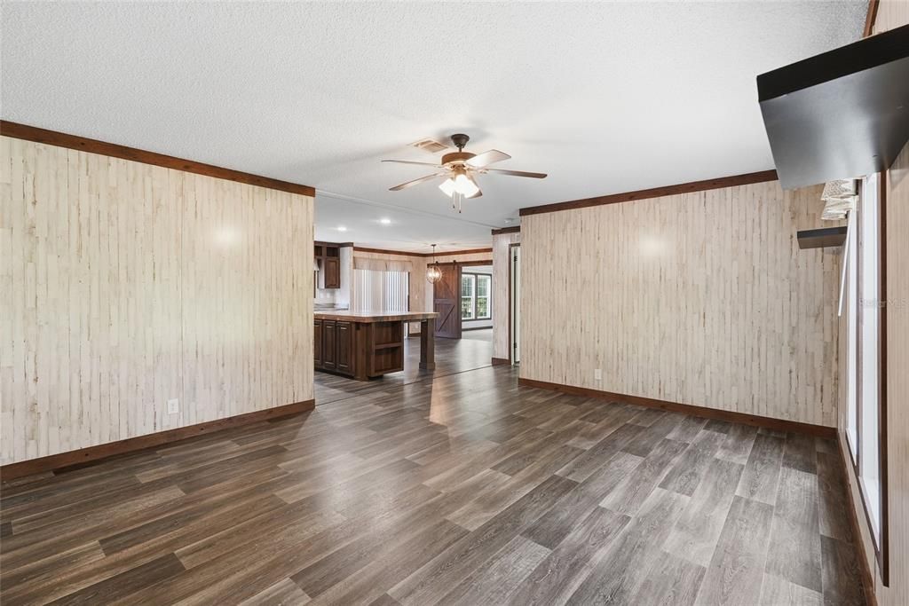 For Sale: $310,000 (5 beds, 3 baths, 2280 Square Feet)