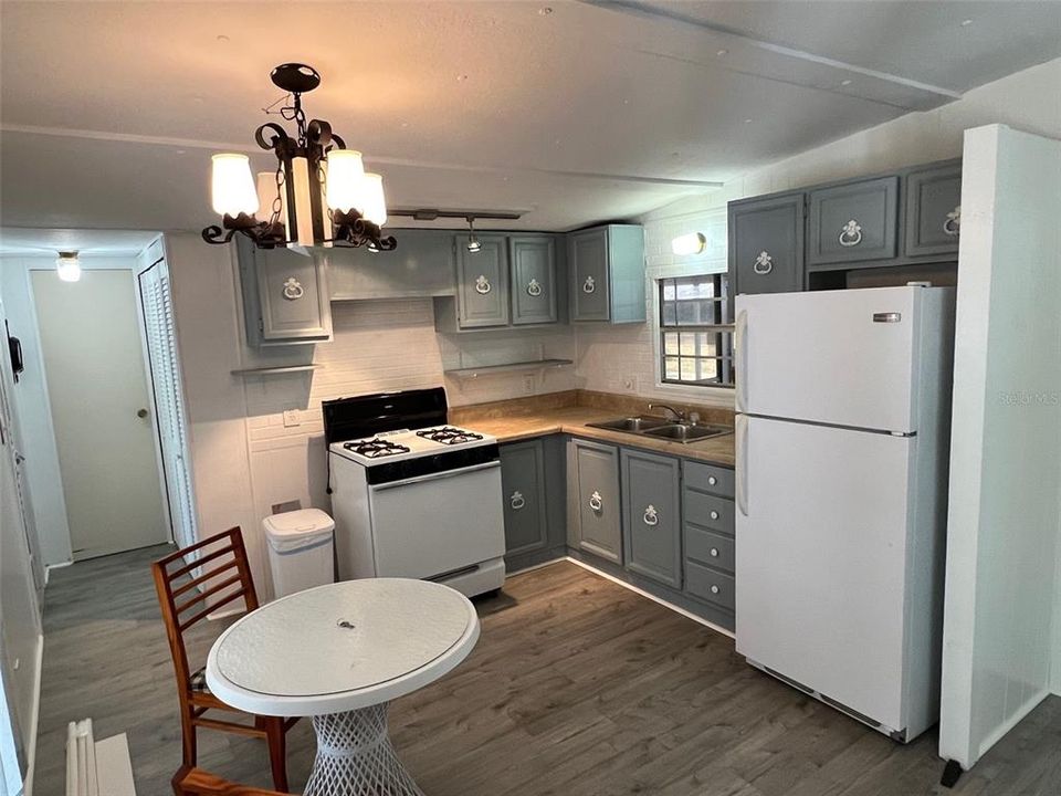 For Rent: $1,400 (2 beds, 2 baths, 768 Square Feet)