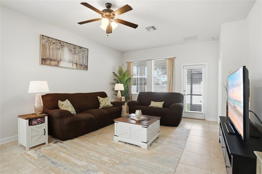 For Sale: $416,767 (3 beds, 2 baths, 1599 Square Feet)