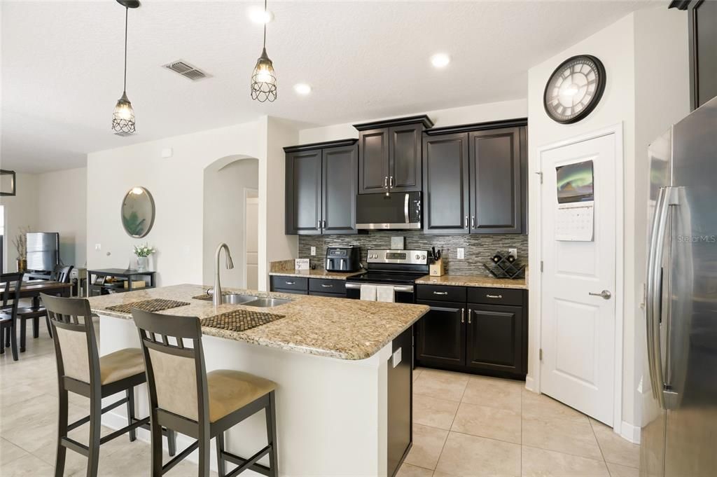 For Sale: $416,767 (3 beds, 2 baths, 1599 Square Feet)