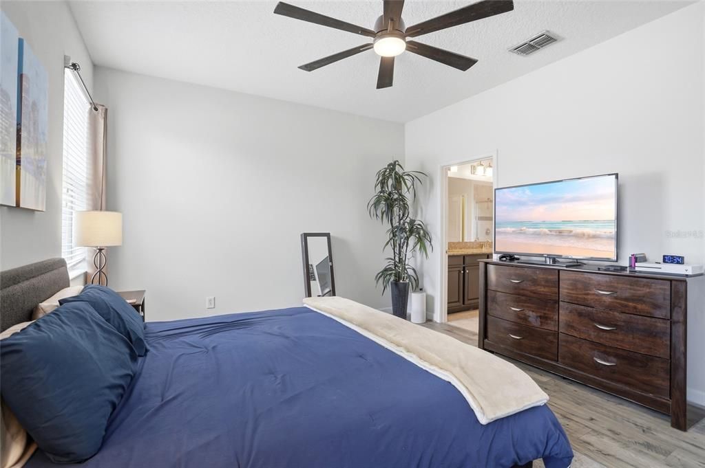 For Sale: $416,767 (3 beds, 2 baths, 1599 Square Feet)
