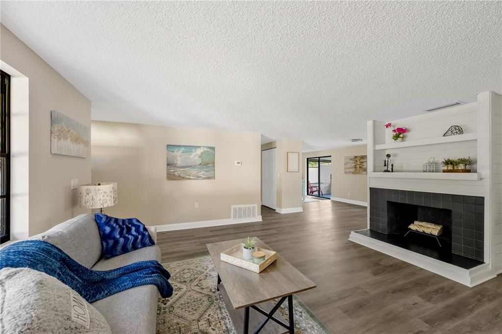 Activo con contrato: $424,900 (3 camas, 2 baños, 1904 Pies cuadrados)