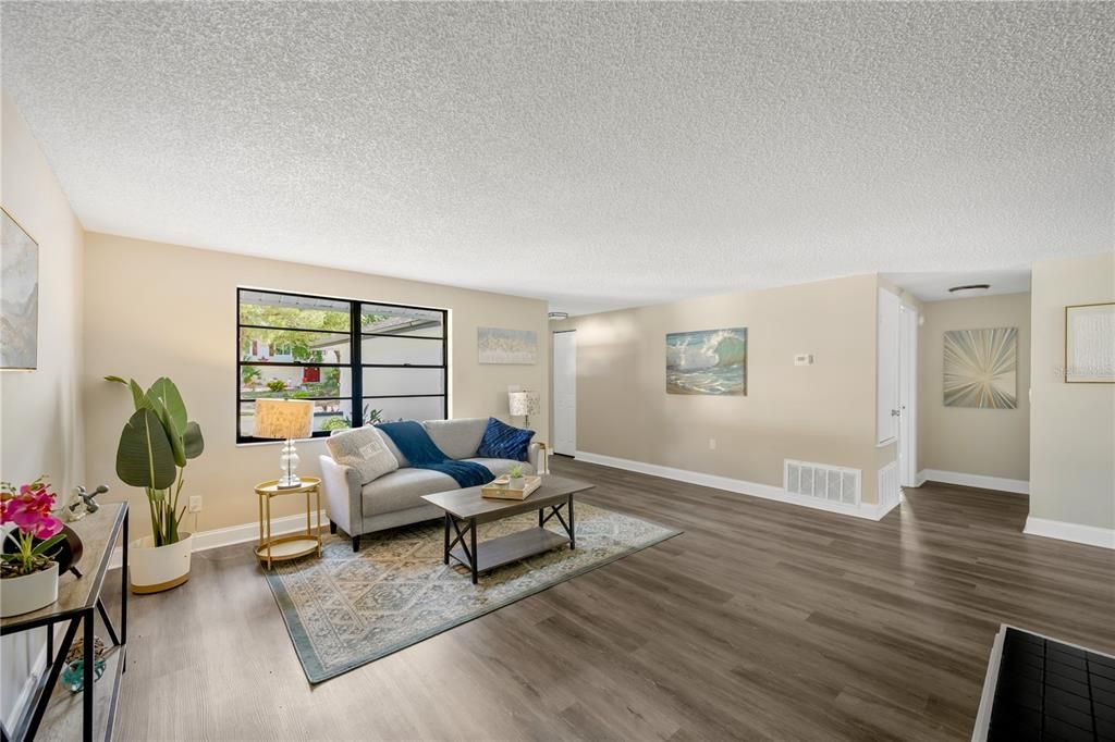 Activo con contrato: $424,900 (3 camas, 2 baños, 1904 Pies cuadrados)