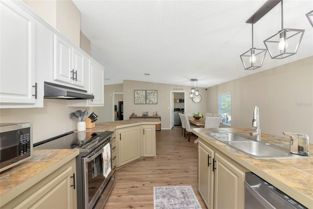 For Sale: $429,000 (3 beds, 2 baths, 1680 Square Feet)