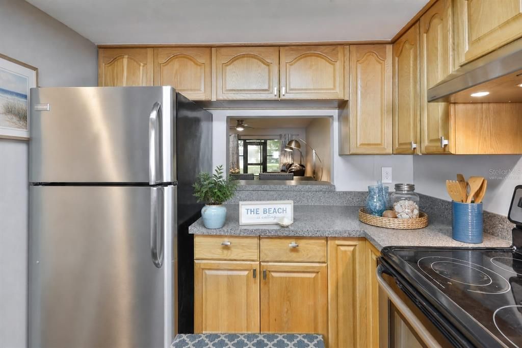 Active With Contract: $295,000 (2 beds, 2 baths, 1431 Square Feet)