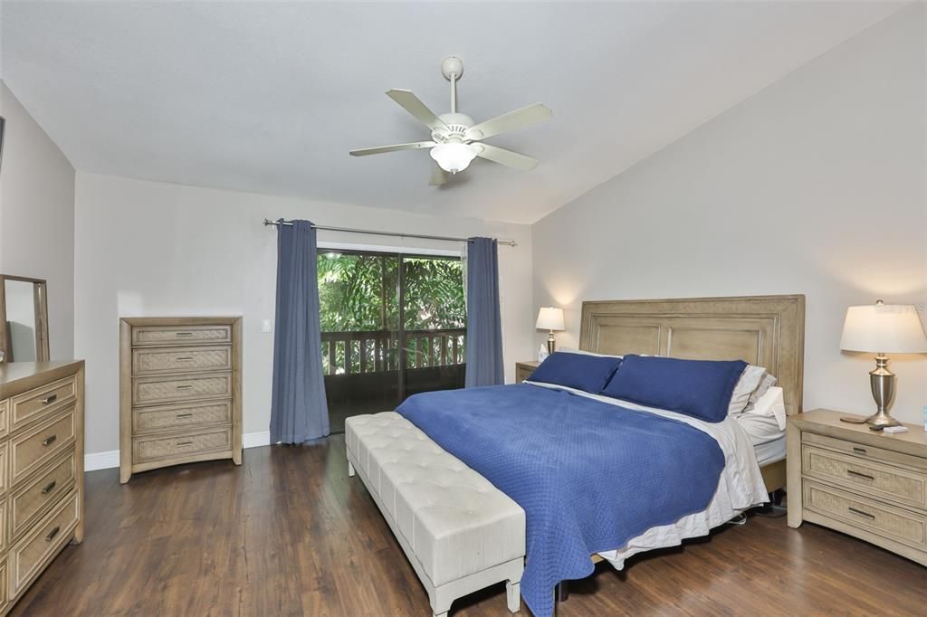 Active With Contract: $295,000 (2 beds, 2 baths, 1431 Square Feet)