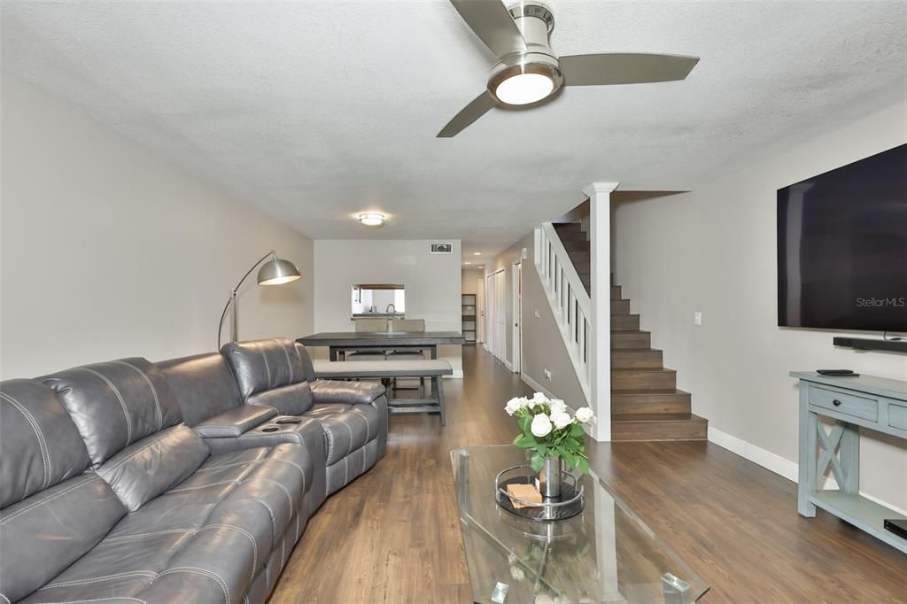 Active With Contract: $295,000 (2 beds, 2 baths, 1431 Square Feet)