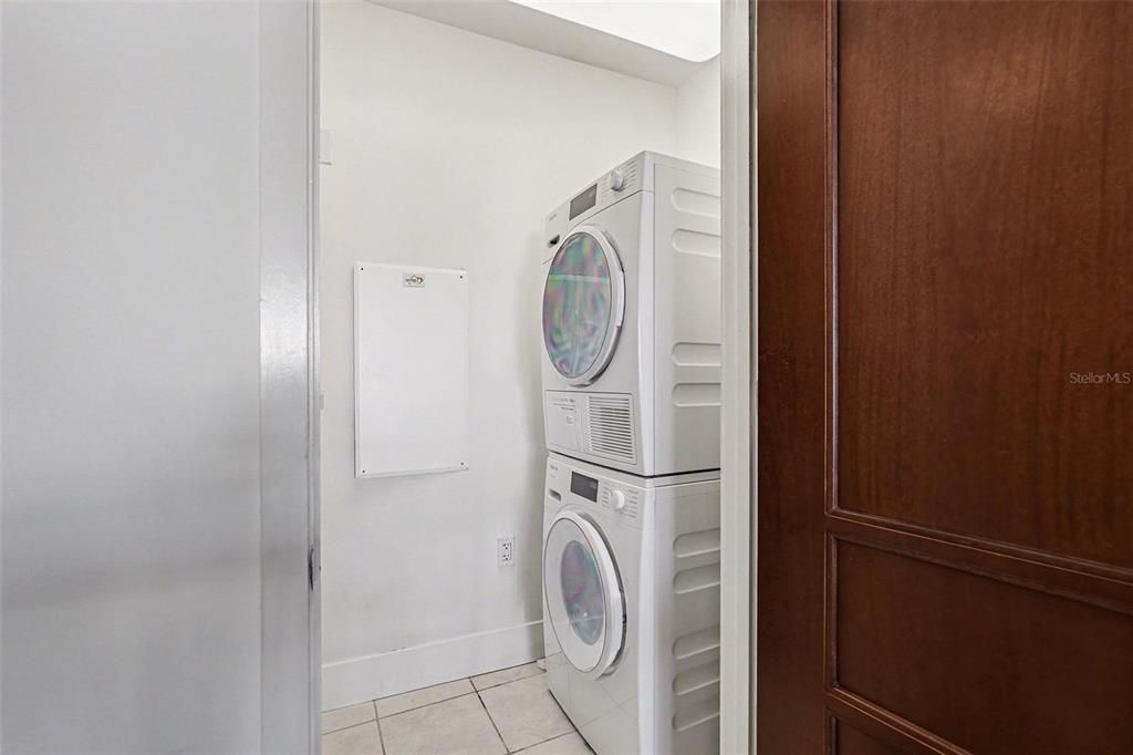 В аренду: $3,250 (2 спален, 2 ванн, 1083 Квадратных фут)