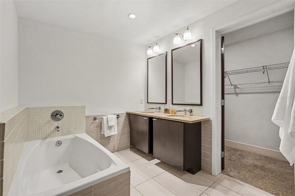 В аренду: $3,250 (2 спален, 2 ванн, 1083 Квадратных фут)