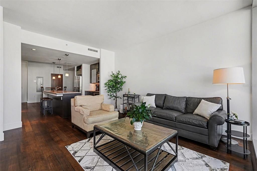 В аренду: $3,250 (2 спален, 2 ванн, 1083 Квадратных фут)