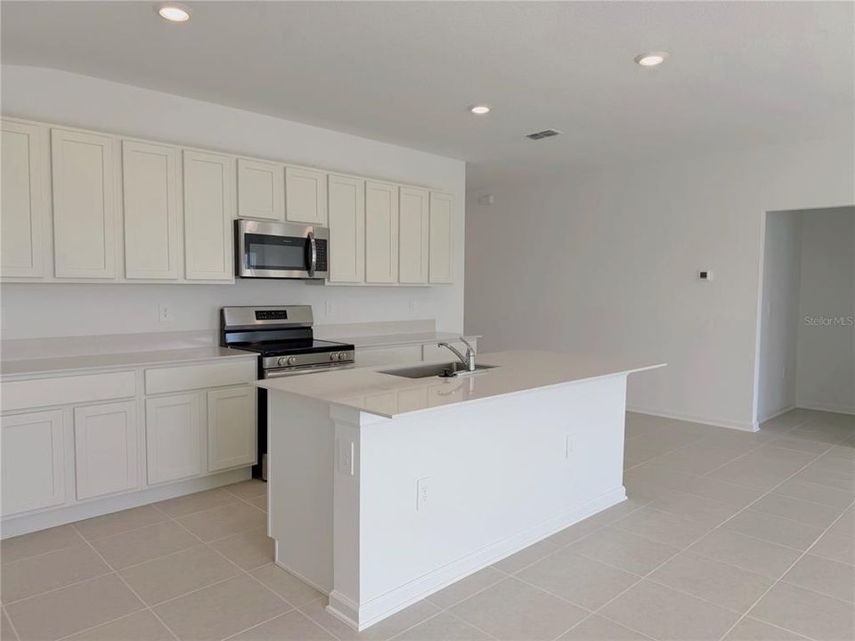 В аренду: $2,198 (4 спален, 3 ванн, 2186 Квадратных фут)