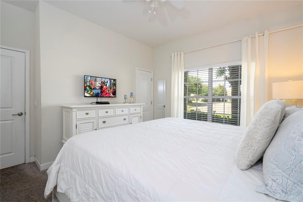 En Venta: $438,900 (4 camas, 3 baños, 1914 Pies cuadrados)
