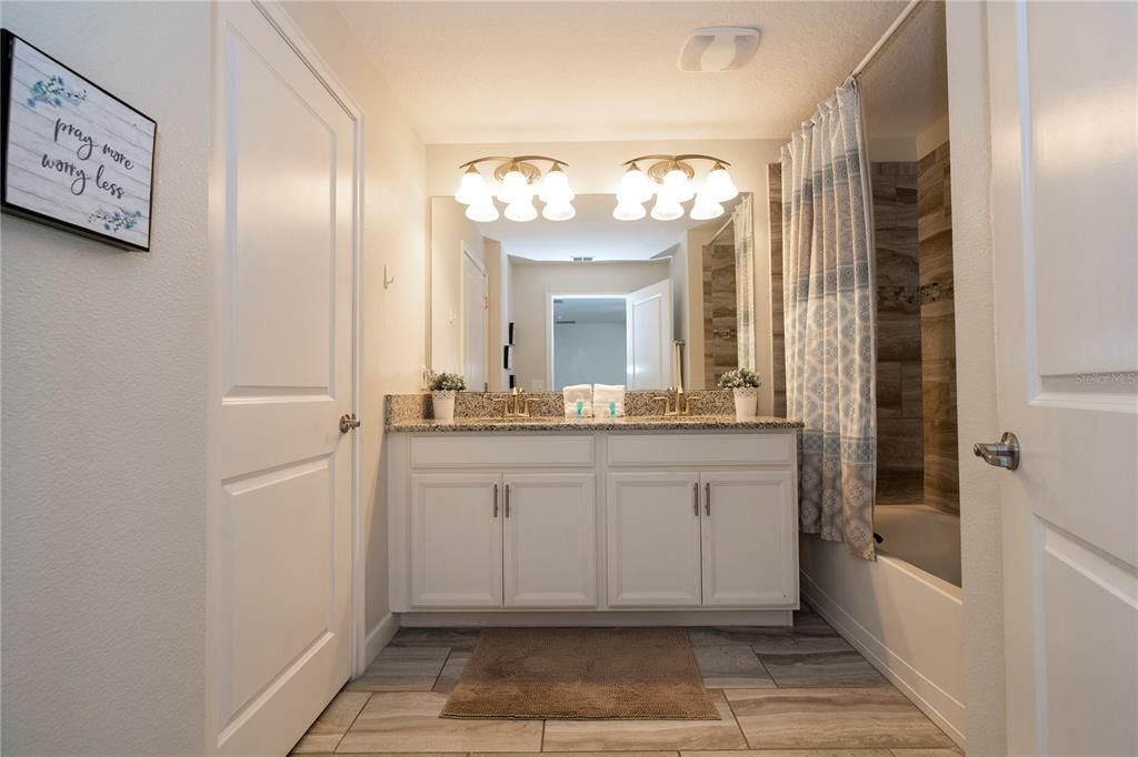 En Venta: $438,900 (4 camas, 3 baños, 1914 Pies cuadrados)