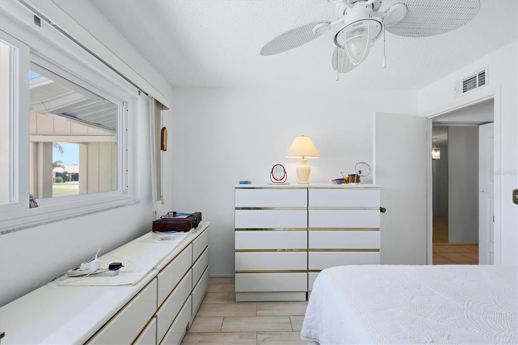 For Sale: $125,000 (2 beds, 2 baths, 1125 Square Feet)