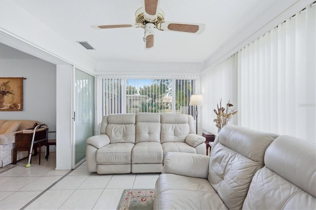 For Sale: $125,000 (2 beds, 2 baths, 1125 Square Feet)