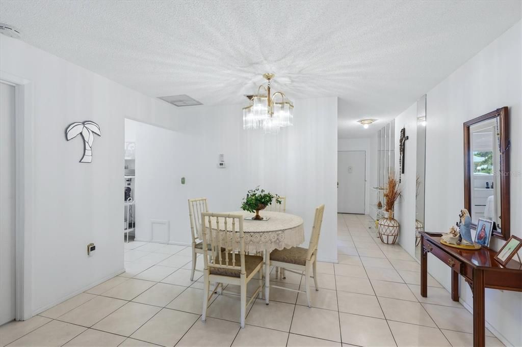 For Sale: $125,000 (2 beds, 2 baths, 1125 Square Feet)