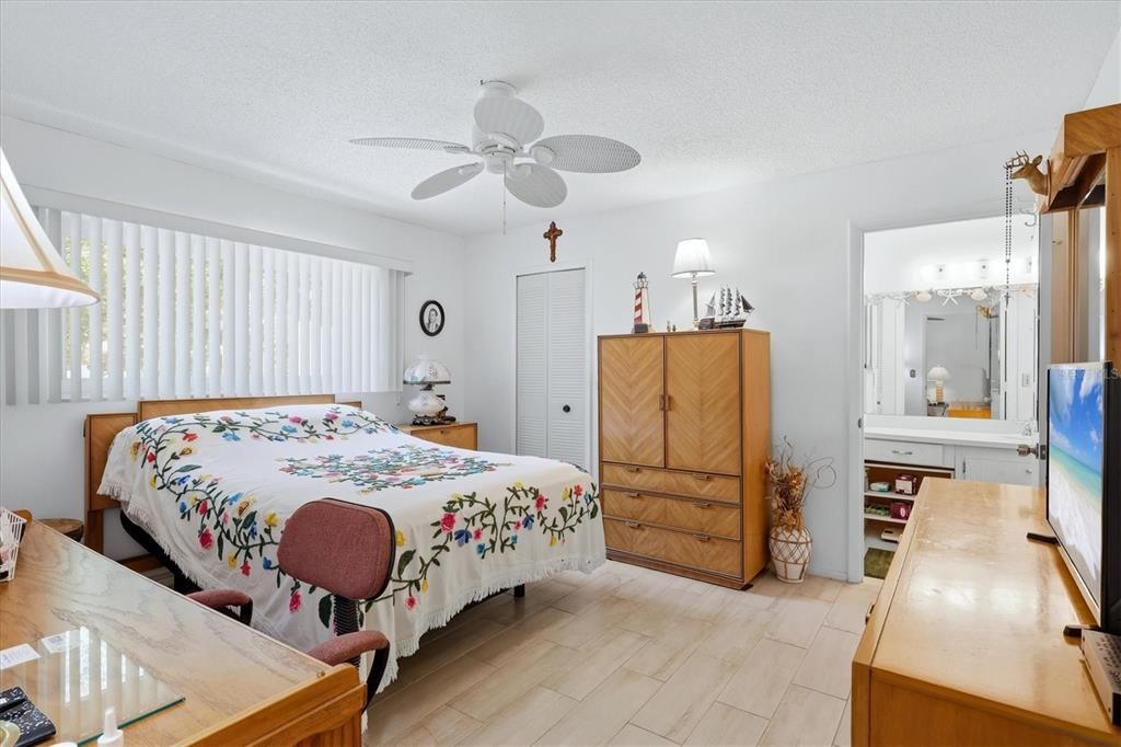 For Sale: $125,000 (2 beds, 2 baths, 1125 Square Feet)