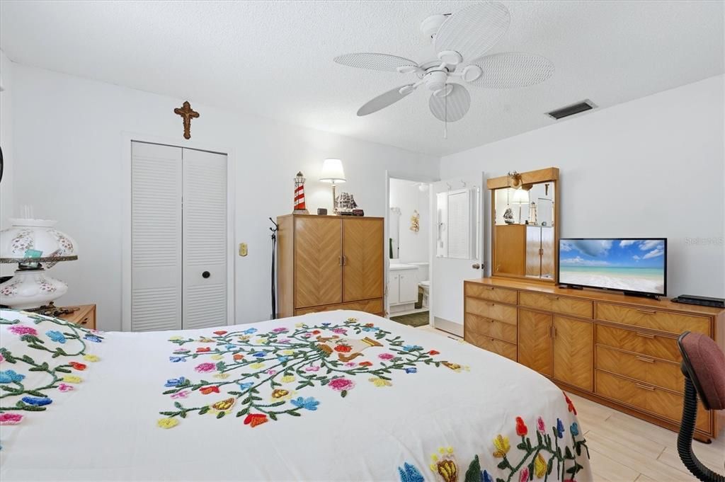 For Sale: $125,000 (2 beds, 2 baths, 1125 Square Feet)