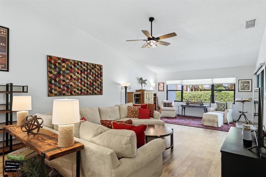 En Venta: $425,000 (3 camas, 2 baños, 1985 Pies cuadrados)
