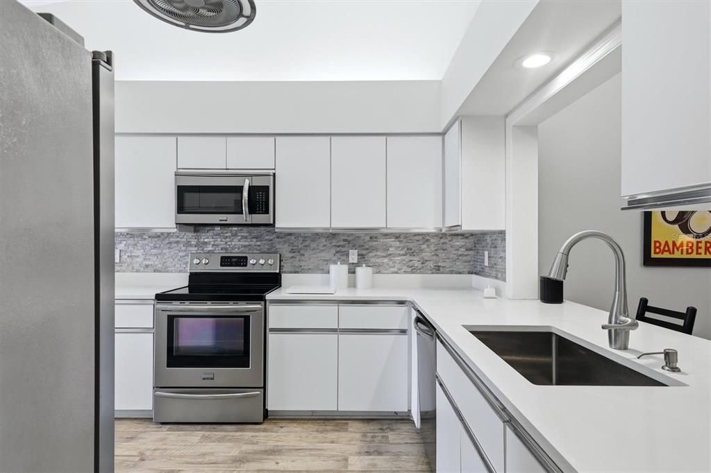 En Venta: $425,000 (3 camas, 2 baños, 1985 Pies cuadrados)