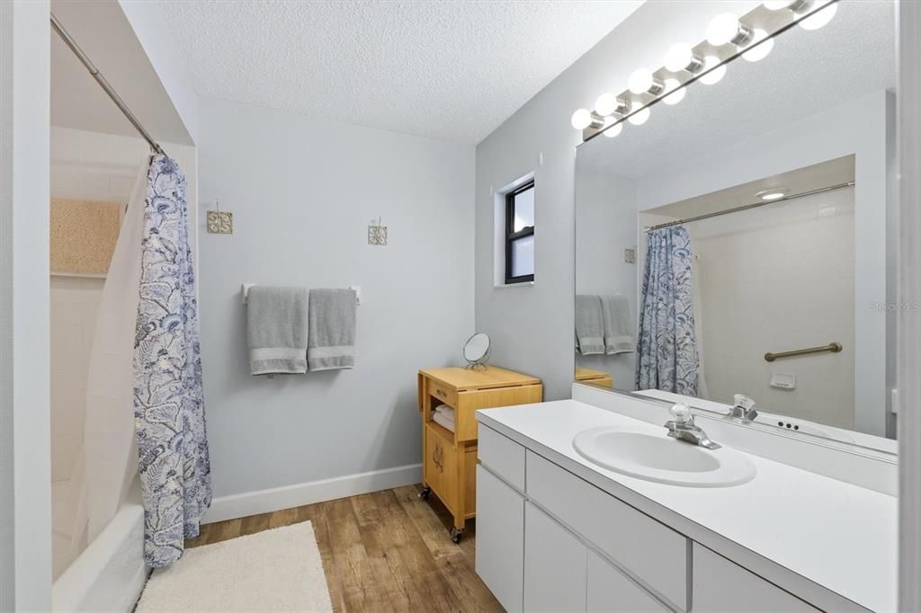 En Venta: $425,000 (3 camas, 2 baños, 1985 Pies cuadrados)