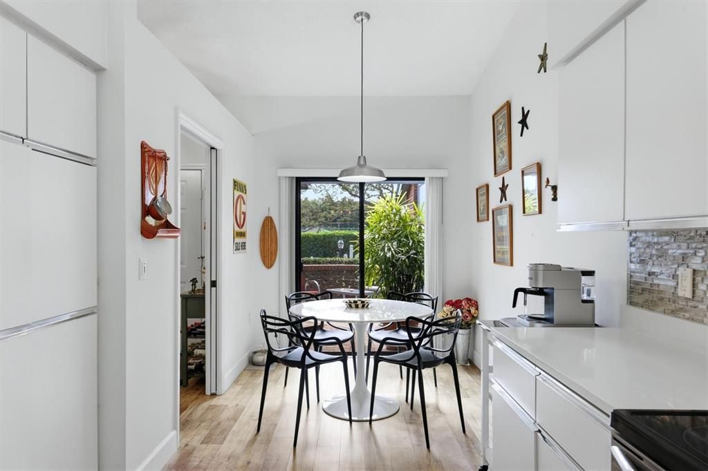 En Venta: $425,000 (3 camas, 2 baños, 1985 Pies cuadrados)