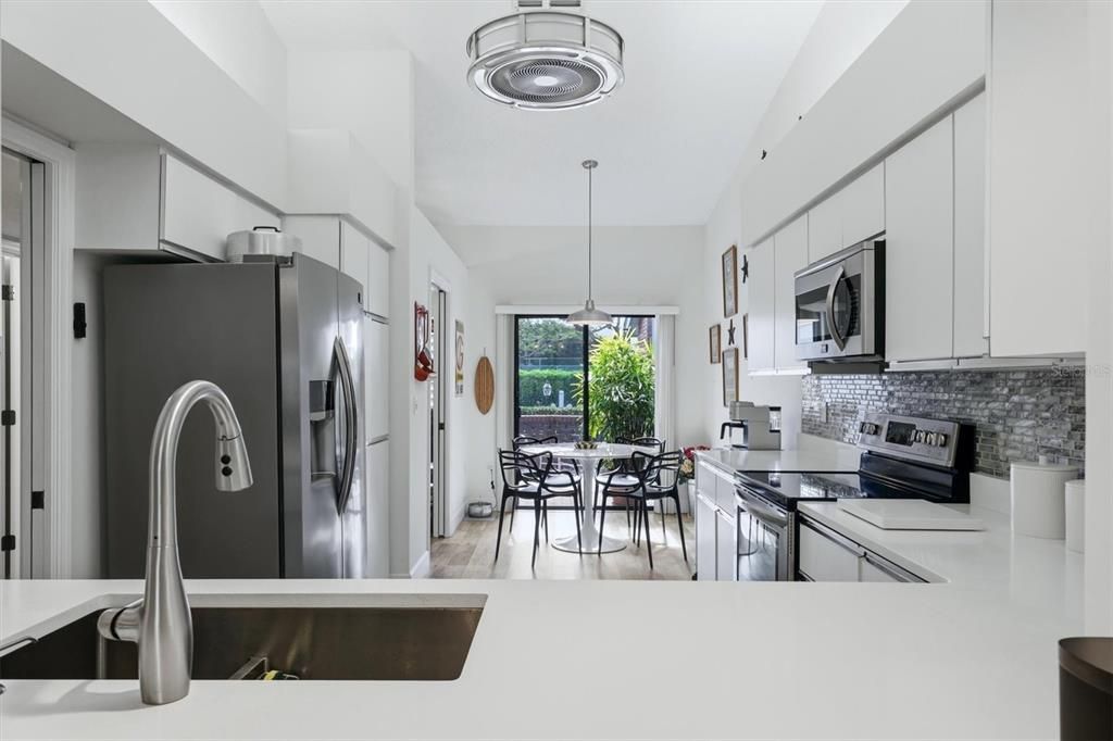 En Venta: $425,000 (3 camas, 2 baños, 1985 Pies cuadrados)