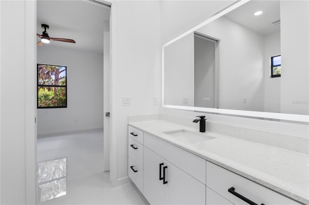 En Renta: $2,400 (4 camas, 3 baños, 1904 Pies cuadrados)